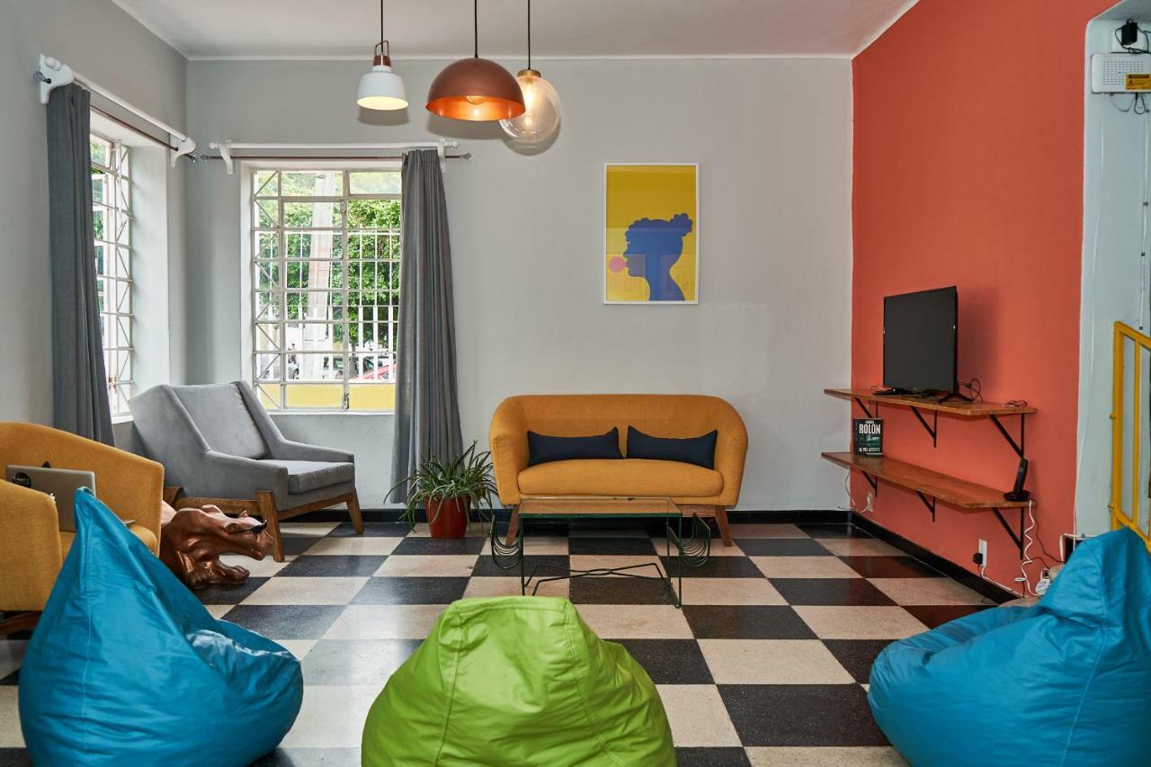 Hostal Americana Guadalajara Esterno foto